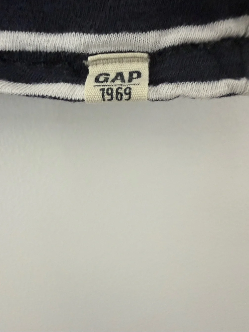 GAP baby Navy Striped Tee with Rainbow Chest Band 100% Cotton 2T